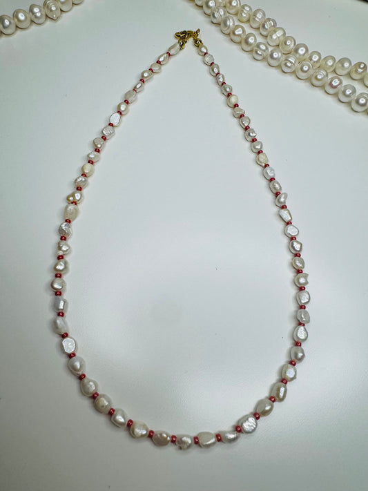 Redness Between Pearls Necklace